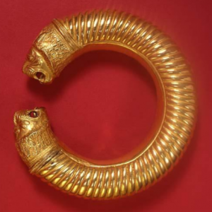 دستبند طلای 2500 ساله هخامنشی + تصویر