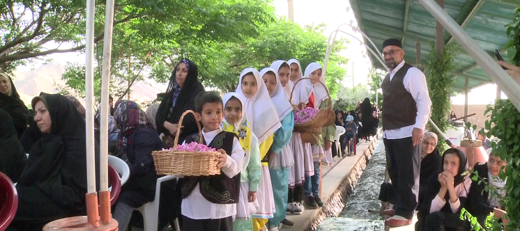 گلاب گیری در دومین شهر تاریخی ایران