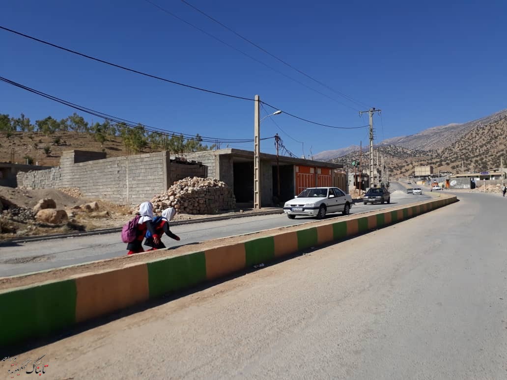 خطر بیخ گوش ۳۰۰ دانش‌ آموز یک مدرسه و بی توجهی برخی مسئولان لنده+تصویر