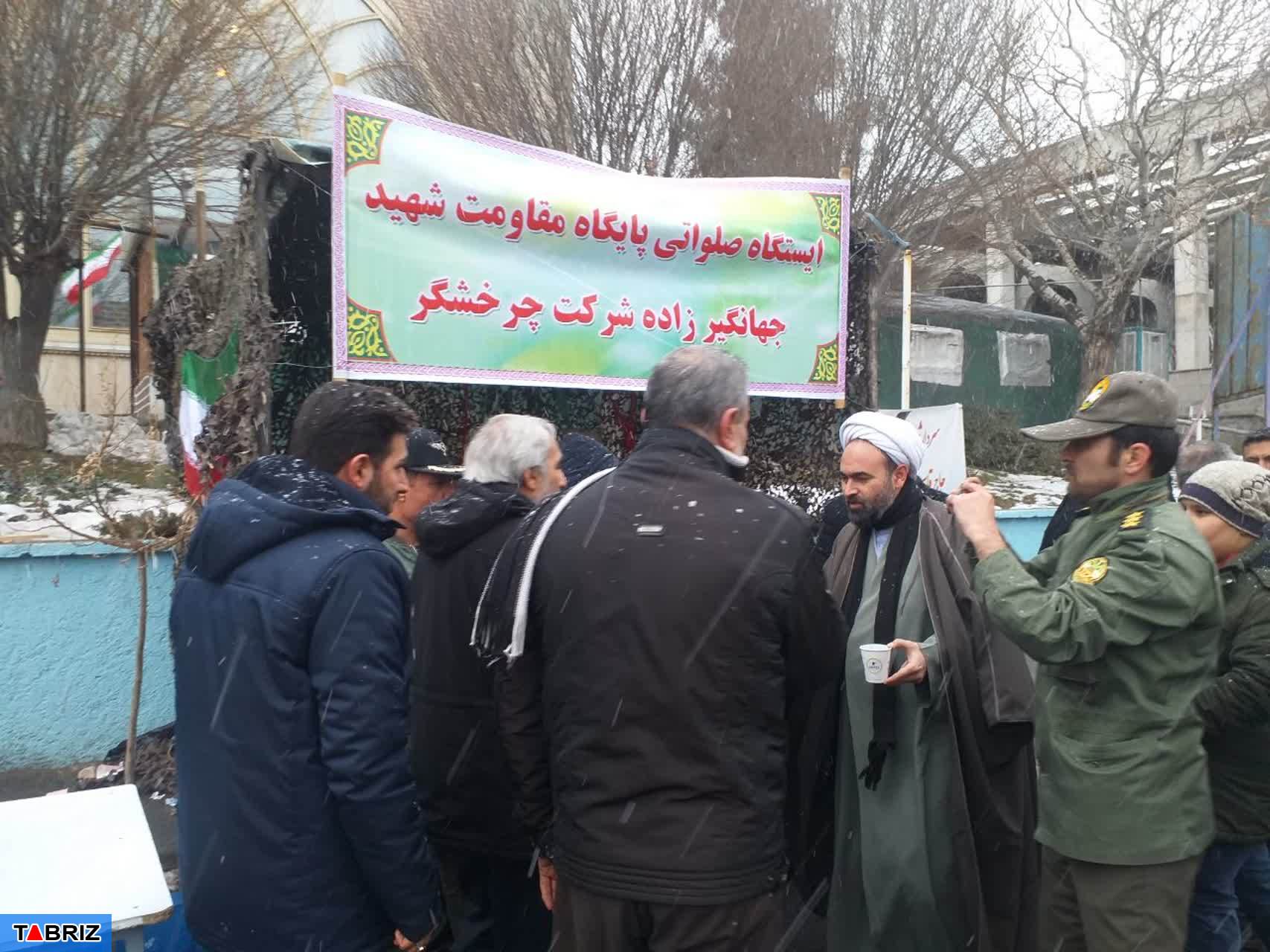 غبارروبی گلزار شهدا بمناسبت فرارسیدن دهه فجر/ برپایی موکب پذیرایی در وادی رحمت تبریز