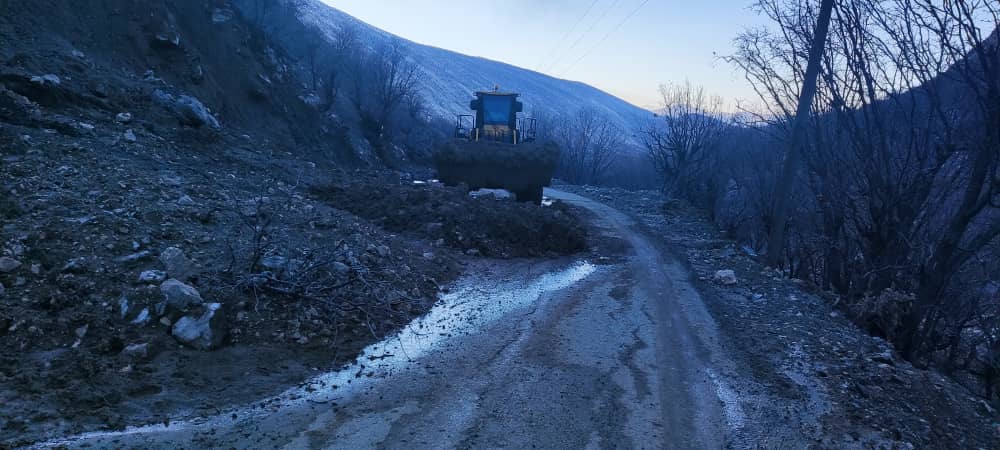 برخی از جاده و راه های دسترسی توسط ماشین آلات سنگین شرکت نفت و گاز استان بازگشایی شدند