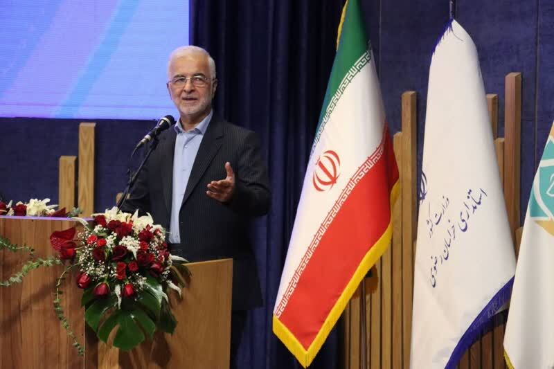 اولویت نخست دولت و استانداران اقتصاد، سفره و معیشت مردم  است