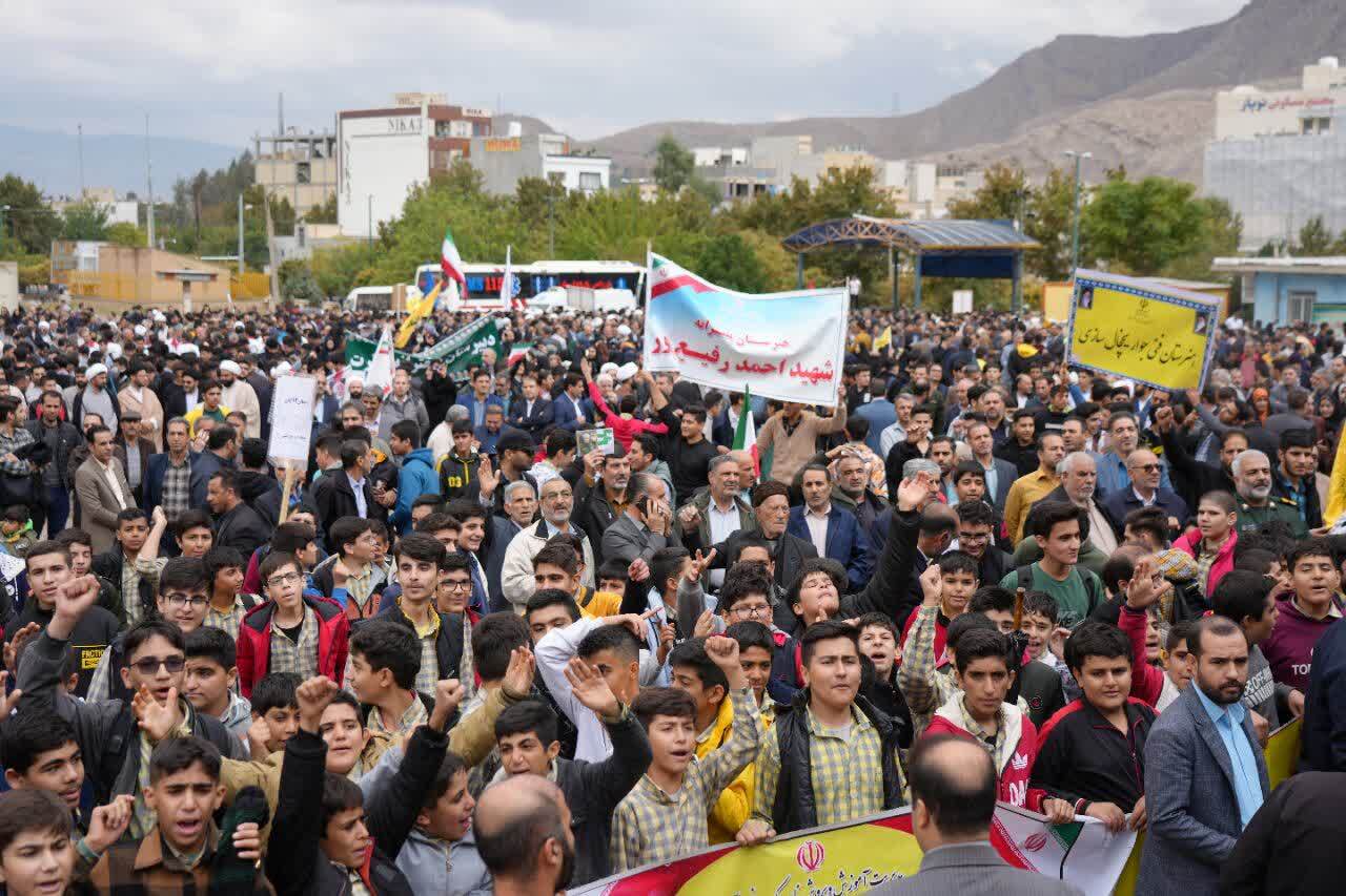 استواری ستونهای انقلاب با حضور حماسی مردم لرستان/پای کار انقلاب هستیم+فیلم