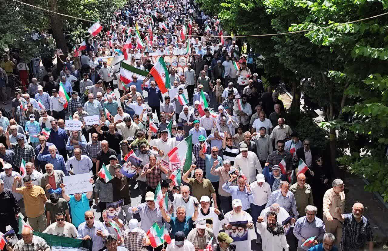 خروش مردم البرز در جمعه نصر و تشییع پیکر شهدا خروش مردم البرز در جمعه نصر و تشییع پیکر شهدا