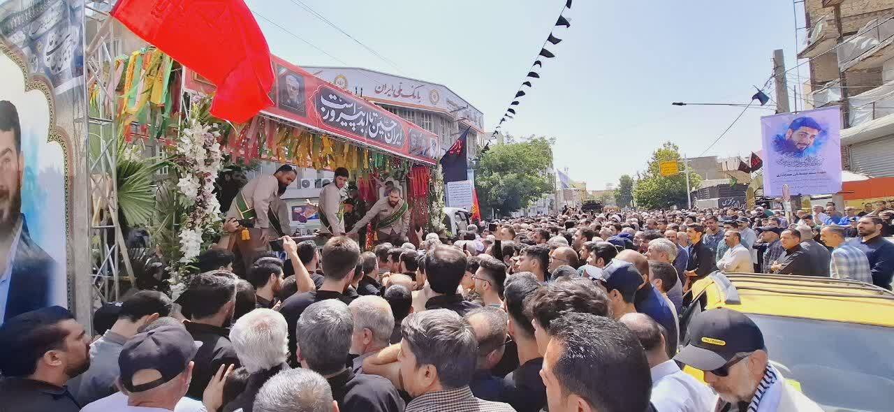 تشییع لاله های سرخ در البرز/وداع مردم با مدافعان وطن +تصاویر تشییع لاله های سرخ در البرز/وداع مردم با مدافعان وطن +تصاویر