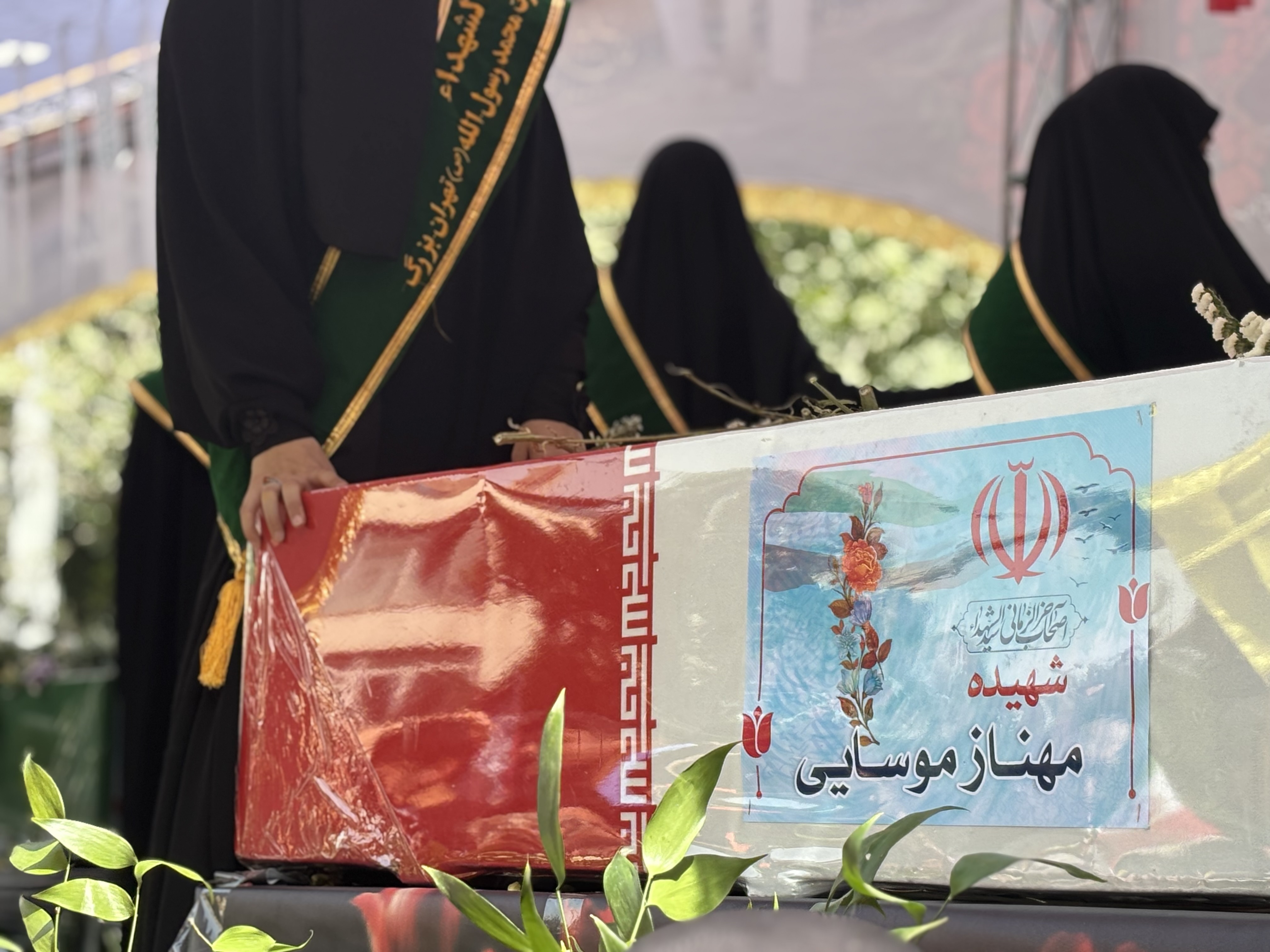 وداع با شکوه تهرانی ها با شهدای حمله رژیم صهیونیستی/ در حال تنظیم وداع با شکوه تهرانی ها با شهدای حمله رژیم صهیونیستی/ در حال تنظیم