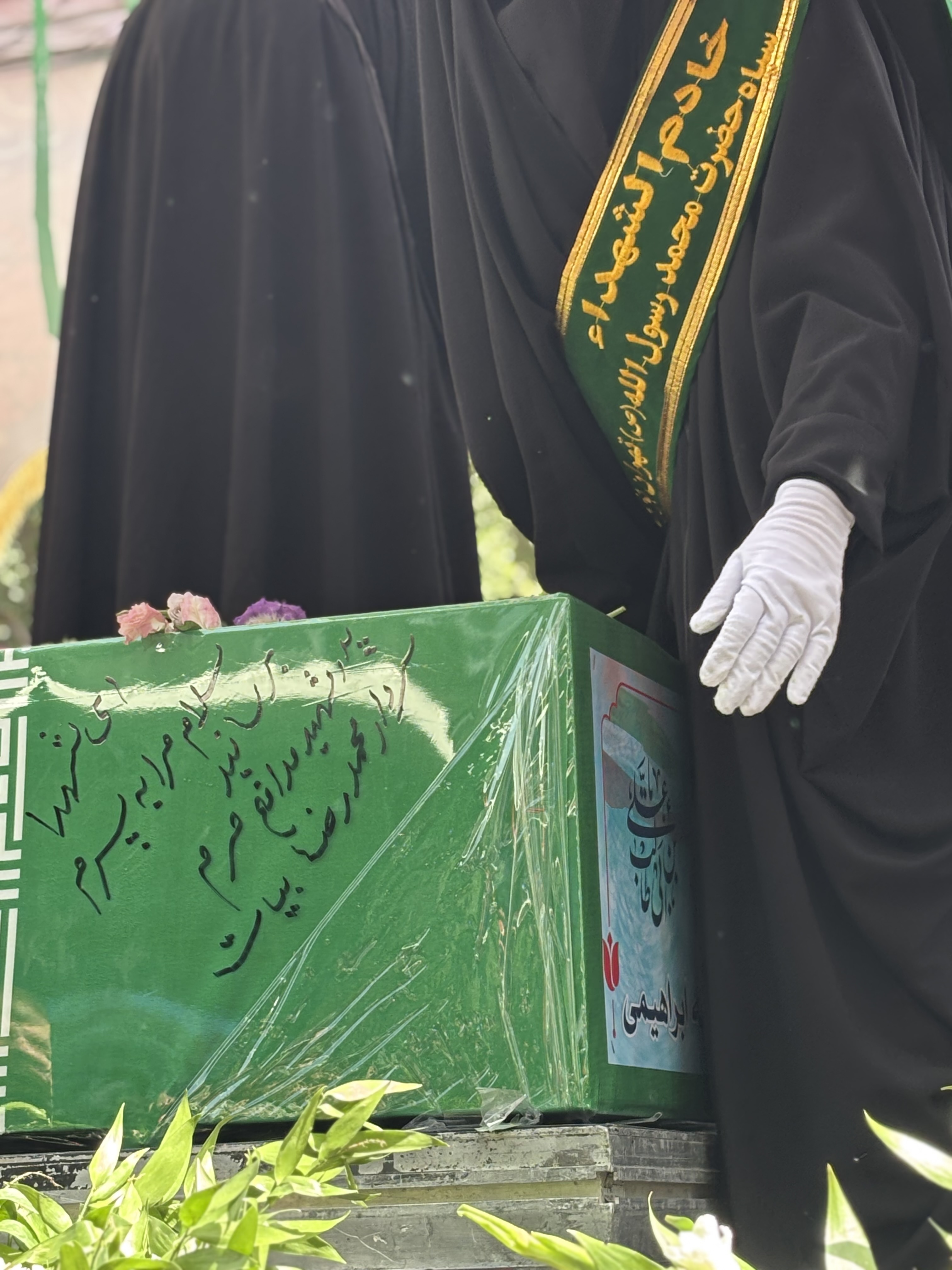 وداع با شکوه تهرانی ها با شهدای حمله رژیم صهیونیستی/ در حال تنظیم وداع با شکوه تهرانی ها با شهدای حمله رژیم صهیونیستی/ در حال تنظیم