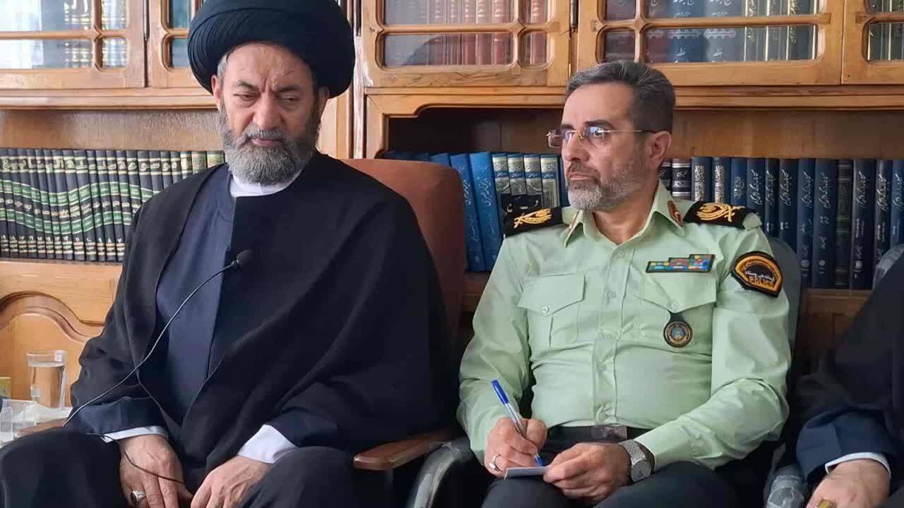 امنیت و آرامش مردم ثمره تلاشهای پلیس است امنیت و آرامش مردم ثمره تلاشهای پلیس است