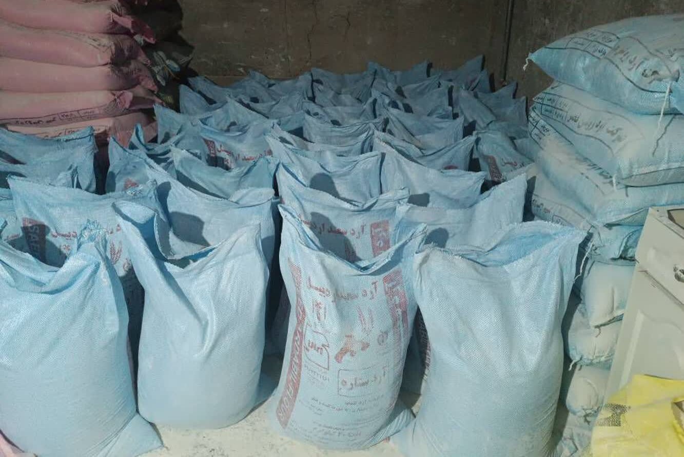 انبار بزرگ احتکار آرد یارانهای در اردبیل توقیف شد انبار بزرگ احتکار آرد یارانهای در اردبیل توقیف شد