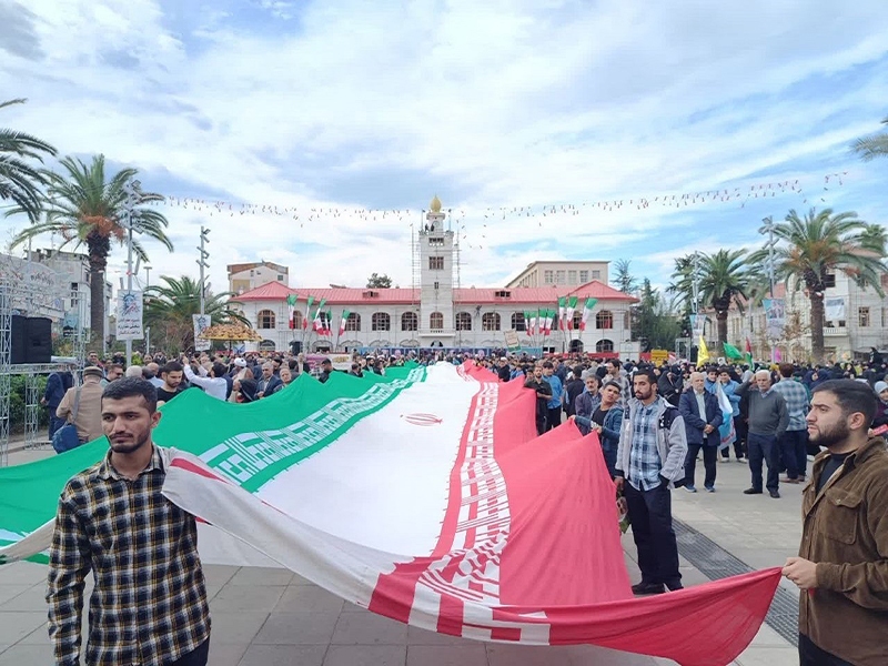 نمایش وحدت و بیداری مردم ولایتمدار رشت برابر استکبار/ خروش مردم رشت در یومالله ۱۳ آبان