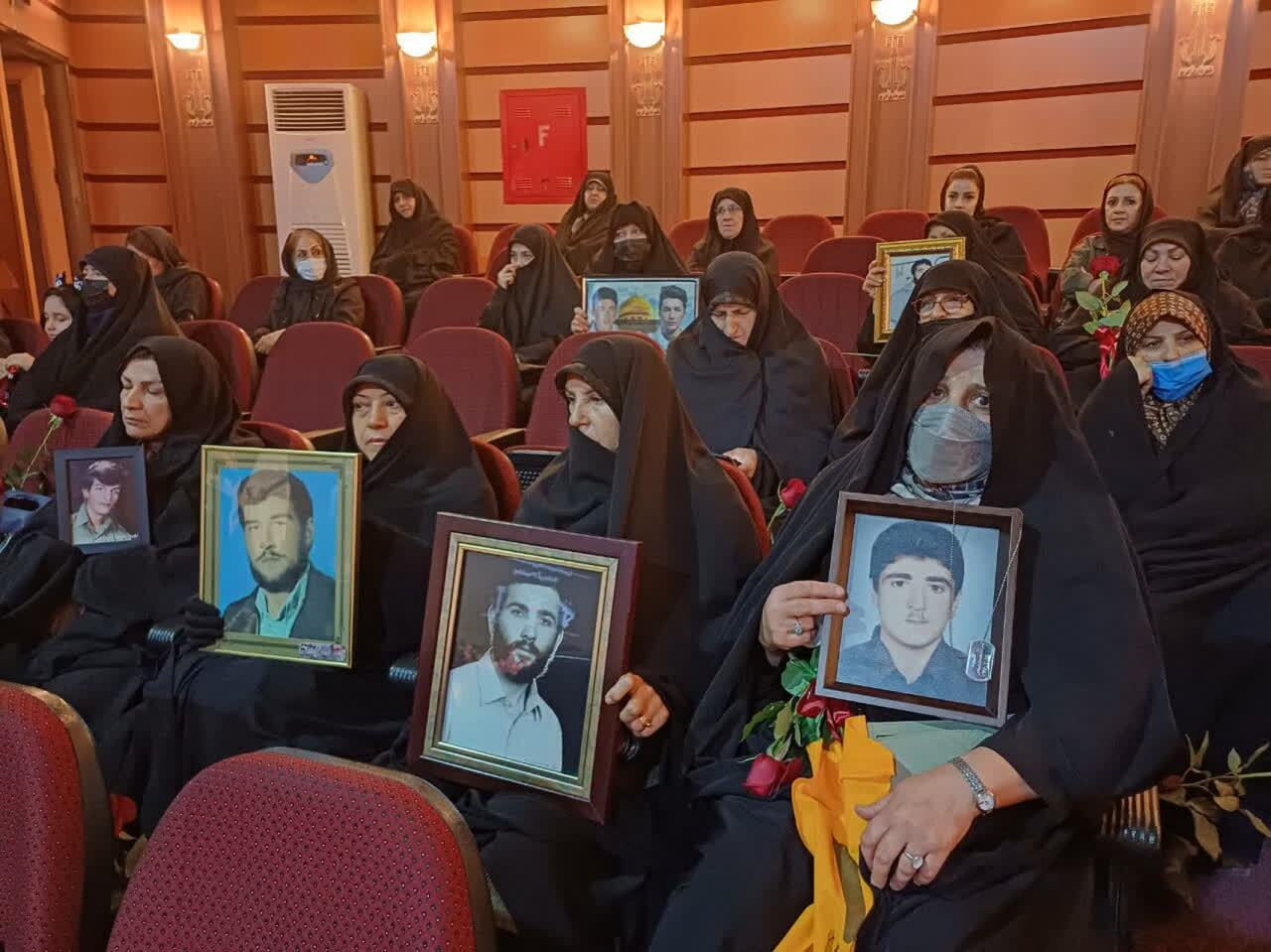 مادران و همسران شهدا ستونهای پایداری این کشورند مادران و همسران شهدا ستونهای پایداری این کشورند