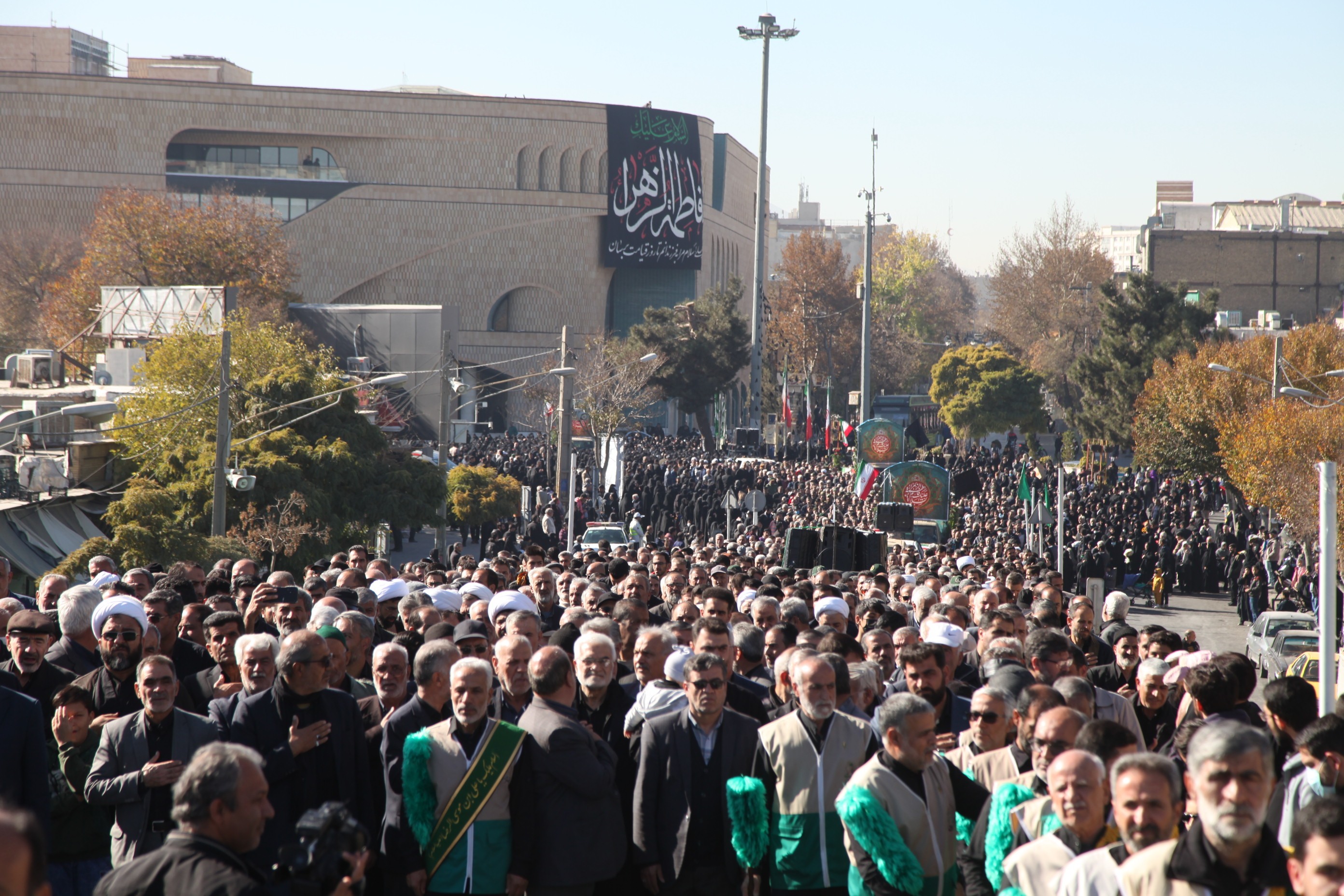 در سالروز شهادت حضرت فاطمه (س) پیکر شهدای گمنام میهمان مردم اراک در سالروز شهادت حضرت فاطمه (س) پیکر شهدای گمنام میهمان مردم اراک