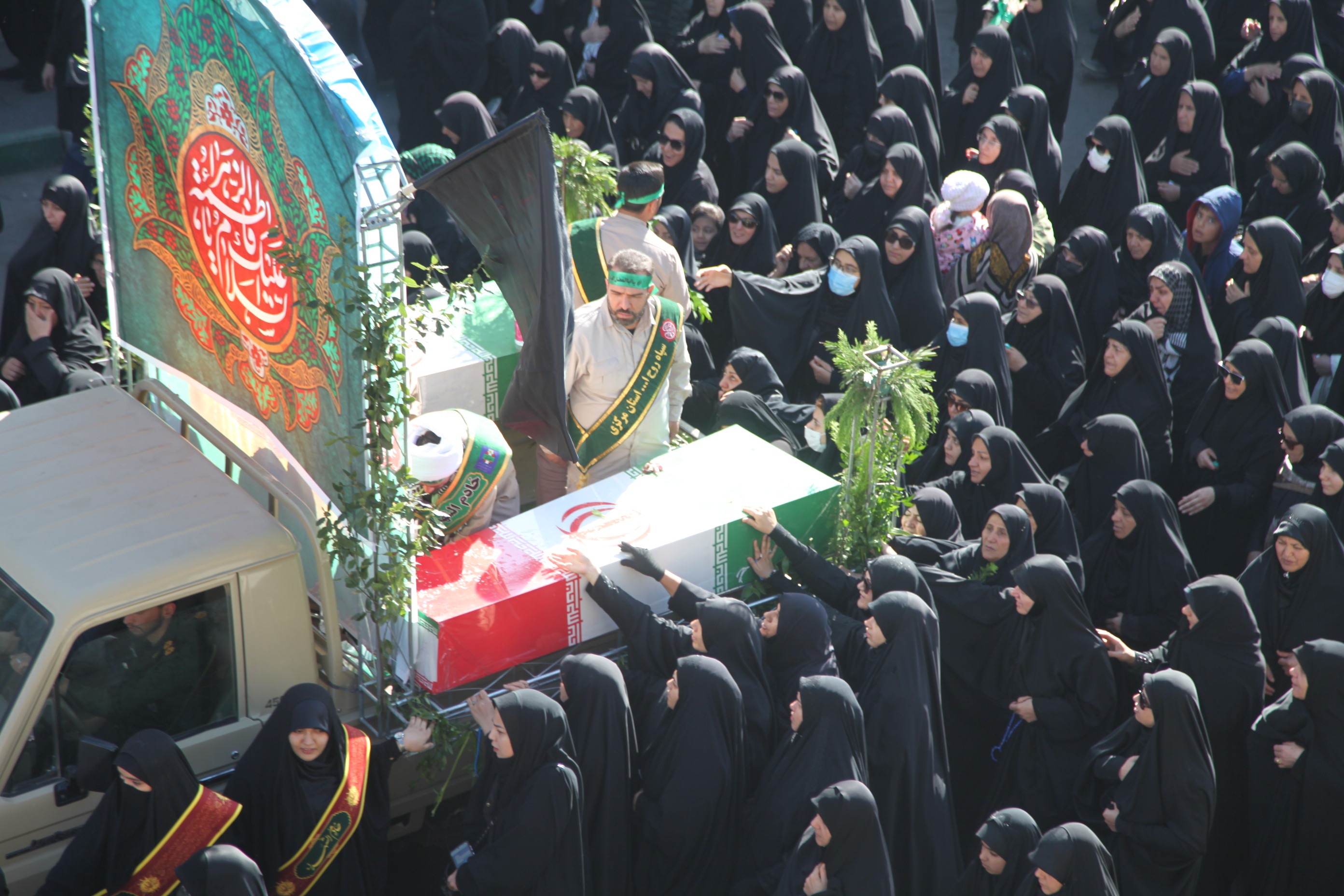 در سالروز شهادت حضرت فاطمه (س) پیکر شهدای گمنام میهمان مردم اراک در سالروز شهادت حضرت فاطمه (س) پیکر شهدای گمنام میهمان مردم اراک