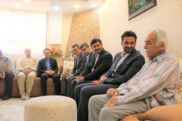 عیادت مدیران فرهنگی فارس از استاد غلامرضا مالکزاده؛ ادای احترام به معلم نسلهای خبرنگاری جنوب کشور عیادت مدیران فرهنگی فارس از استاد غلامرضا مالکزاده؛ ادای احترام به معلم نسلهای خبرنگاری جنوب کشور