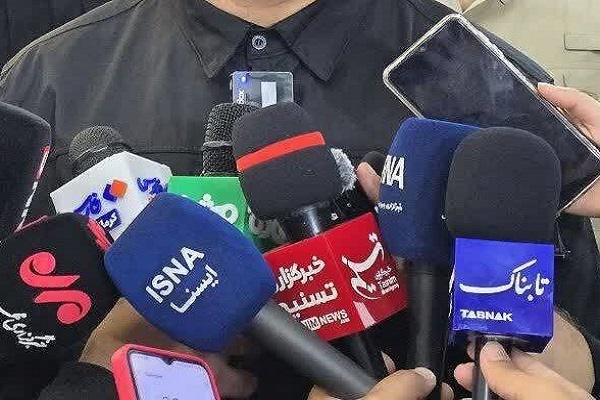 نگاه مسئولان به خبرنگاری ناقص و غیردقیق است/ نیازمند نظامنامه دقیق برای دفاع از حقوق خبرنگاران هستیم نگاه مسئولان به خبرنگاری ناقص و غیردقیق است/ نیازمند نظامنامه دقیق برای دفاع از حقوق خبرنگاران هستیم