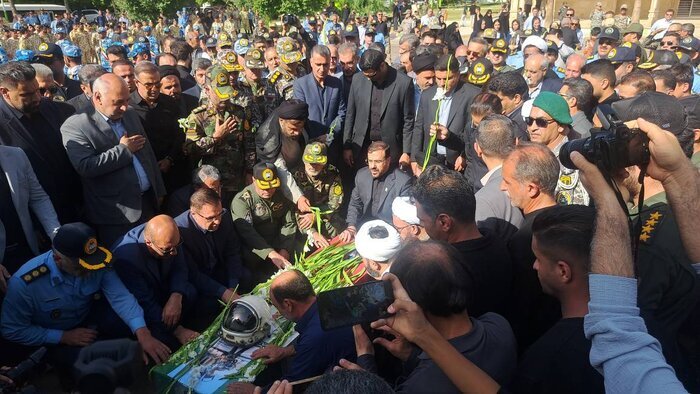 استقبال باشکوه شیراز از پیکر خلبان شهید عملیات العدید استقبال باشکوه شیراز از پیکر خلبان شهید عملیات العدید