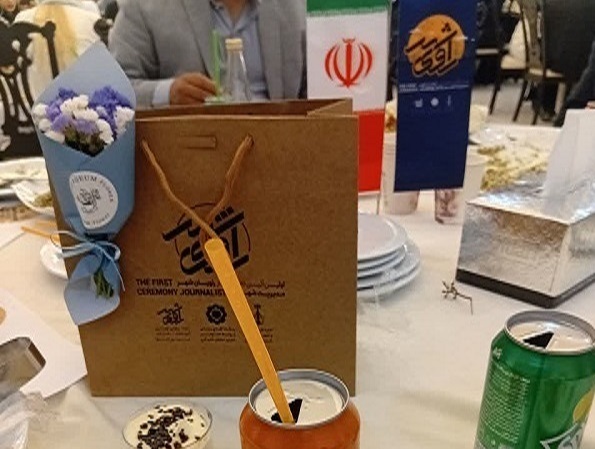 از تشریفات پرزرقوبرق تا فراموشی صاحبان قلم/ وقتی «تجلیل از خبرنگاران» بیشتر شبیه تجلیل از مدیران شد! از تشریفات پرزرقوبرق تا فراموشی صاحبان قلم/ وقتی «تجلیل از خبرنگاران» بیشتر شبیه تجلیل از مدیران شد!